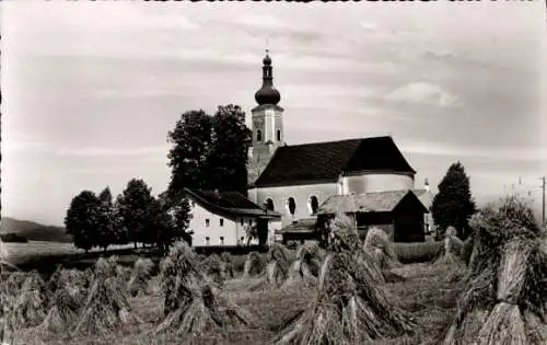 Ak Bad Kötzting im Bayerischen Wald, Waldfahrtskirche, Landschaft mit Strohhalden, Bäume