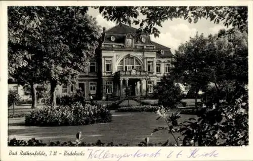 Ak Bad Rothenfelde am Teutoburger Wald, Badehaus, gepflegte Gartenanlage, historische Architek...