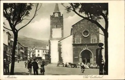 Ak Insel Madeira Portugal, Kathedrale, Bäume, Straßenansicht, Menschen, Architektur