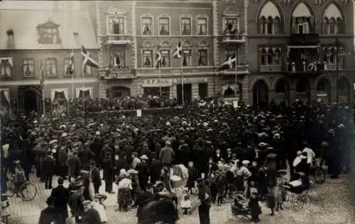 Ak GIESEN NICHT GIESSEN -------> 3539 Gießen an der Lahn, Große Menschenmenge, historische Geb...