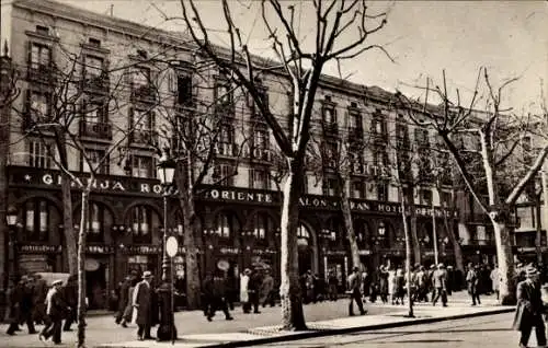 Ak Barcelona Katalonien Spanien, Historisches Hotel Oriente, Stadtansicht, Fußgänger, Bäume