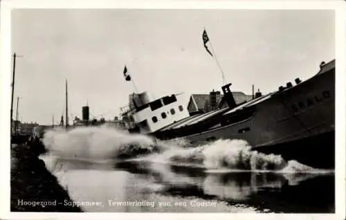 Ak Hoogezand Sappemeer Groningen Niederlande, Zuwasserlassen von einem Dampfer, Coaster