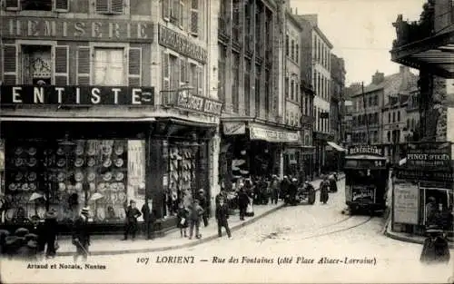 Ak Lorient Morbihan, Vorderansicht von Geschäften, Straßenansicht, Menschen