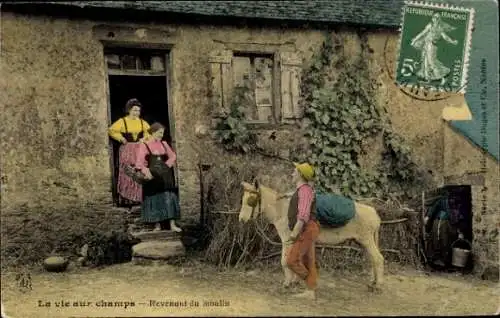 CPA La vie aux champs, Revenant du moulin