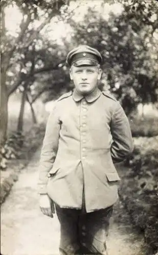 Foto Ak Deutscher Soldat in Uniform, Portrait