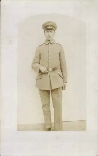 Foto Ak Deutscher Soldat in Uniform, Portrait