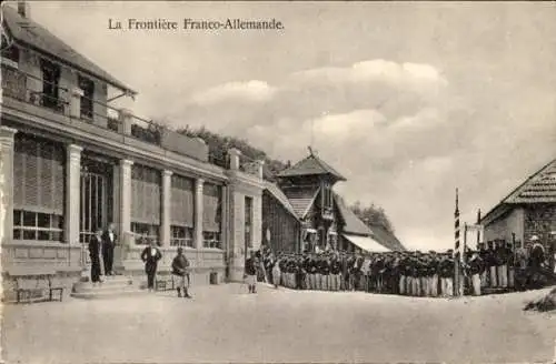 Ak Deutsch Französische Grenze, Frontiere Franco Allemande, Grenzbeamte in Uniform, Hotel