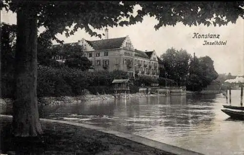 Ak Konstanz am Bodensee, Inselhotel, sanierte Architektur, ruhige Wasserlandschaft