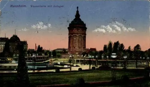 Ak Mannheim in Baden, Wasserturm, historische Gebäude, Parkanlagen, blaues Himmel, Abenddämmerung