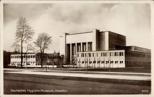 Ak Dresden Altstadt Friedrichstadt, Deutsches Hygiene Museum, moderne Architektur, Bäume, klar...