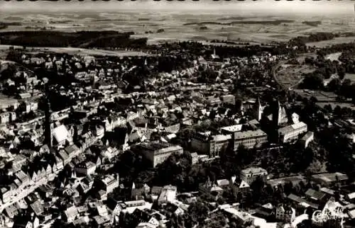 Ak Freising in Oberbayern, Luftaufnahme von  Stadtansicht, historische Gebäude, ländliche Umge...