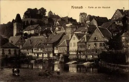 Ak Kronach Oberfranken, Partie an der Hasslach, Blick auf den Ort