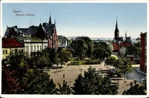 Ak Opava Troppau Region Mährisch Schlesien, Blick auf Náměstí republiky, historische Gebäude, ...