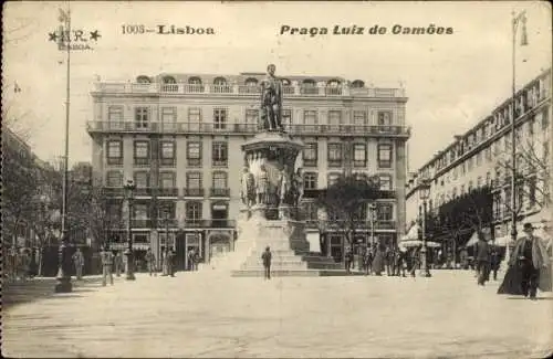 Ak Lisboa Lissabon Portugal, Praça Luiz de Camões, Statue, historische Gebäude, Menschen auf S...