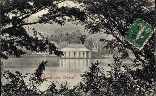 Ak Ceylon Sri Lanka, general view of the Kandy lake