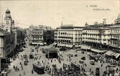 Ak Madrid Spanien, Puerta del Sol, historische Architektur, Straßenleben