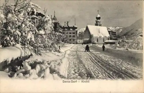Ak Davos Kanton Graubünden, Verschneite Landschaft, Kirche, Gebäude, Reiter
