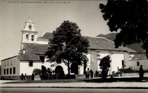 Ak Bogotá Kolumbien, Iglesia de San Diego, Gebäude, Menschen, historische Architektur