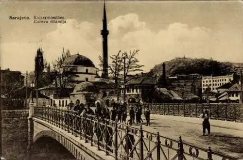 Ak Sarajevo Bosnien Herzegowina, Kaisermoschee, Coreva džamija, Brücke, Menschen auf der Straße