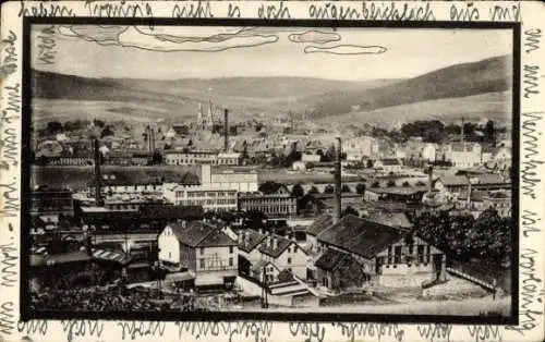 Ak Alfeld an der Leine, Stadtansicht mit Häusern, Industrie und Bergen, Wolken am Himmel