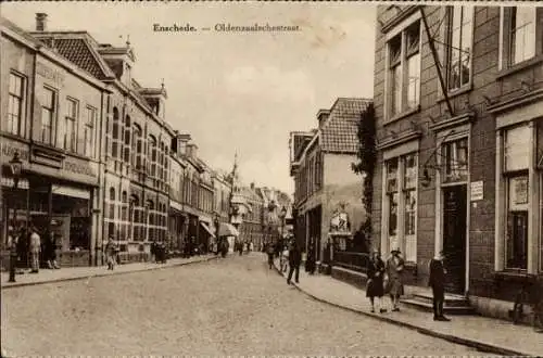 Ak Enschede Overijssel Niederlande, Straßenszene in  Oldenzaalschestraat, Gebäude und Menschen