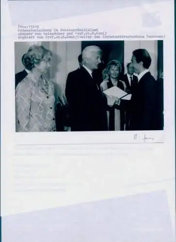 Foto Ordensverleihung in Bundespräsidialamt, Ehepaar von Weizsäcker, Dr. M. Samij