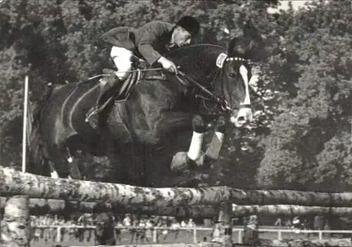 Ak Pferd Ala unter dem Springreiter Alfons Lütke Westhues, Continental Farmer Landwirtschaftsreifen