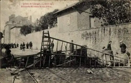 CPA Limoges Haute-Vienne, Greves, Barricade Ancienne Route d'Aixe