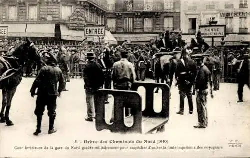 Ak Paris X Entrepôt, Nordbahnhof, Streik der Eisenbahner, Bahnhof Innenhof