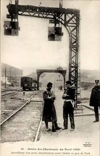 Ak Paris, Grève des Cheminots du Nord, surveillance d' un Poste avant l'entrée en gare du Nord