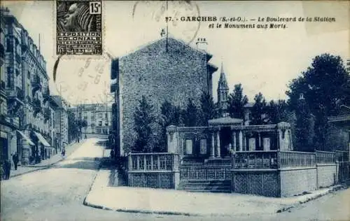 Ak Garches Hauts de Seine, Le Boulevard de la Station et le Monument aux Morts