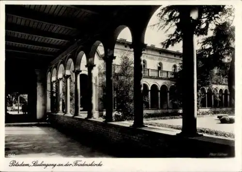 Ak Potsdam in Brandenburg, Säulengang an der Friedenskirche