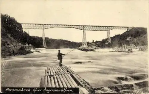 Ak Forsmo Schweden, Forsmobron, Eisenbahnbrücke über Ångermanälven, Brücke, Fischer, Wassermas...