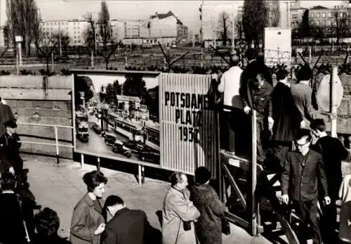 Ak Berlin Tiergarten, Sperrmauer am Potsdamer Platz, Berliner Mauer