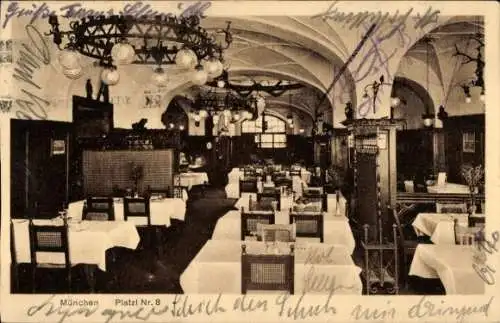 Ak München, Hofbräuhaus, Restaurantansicht, Tische mit weißen Tischdecken, Kronleuchter, gemus...