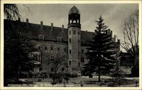 Ak Lutherstadt Wittenberg, Lutherhaus im Garten, Aussicht auf das Gebäude