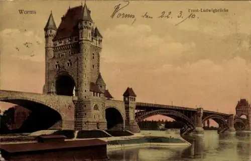 Ak Worms am Rhein, Ernst-Ludwigbrücke, historische Brücke, Flussansicht, farbige Postkarte