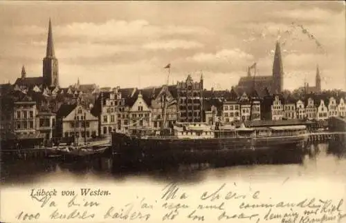 Ak Hansestadt Lübeck, Lübeck von Westen, Hafenansicht, historische Gebäude, Schiffe