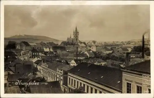 Ak Humpolec Humpoletz Region Hochland, Stadtansicht, Kirchturm, Dächer, Hügel im Hintergrund
