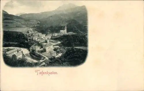 Ak Tiefenkasten Tiefencastel Kanton Graubünden, Berglandschaft mit Dorf, Fluss, Kirche, histor...