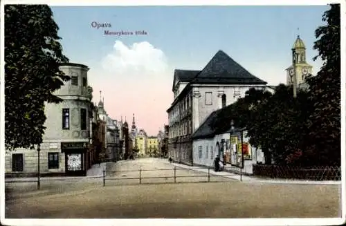 Ak Opava Troppau Region Mährisch Schlesien,  Masarykova třída, Straßenszene, historische Gebäude