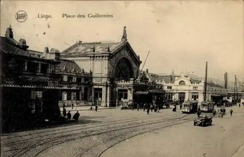 Ak Liège Lüttich Wallonien, Historisches Gebäude, Straßenbahnen, Menschen auf der Straße, Plat...