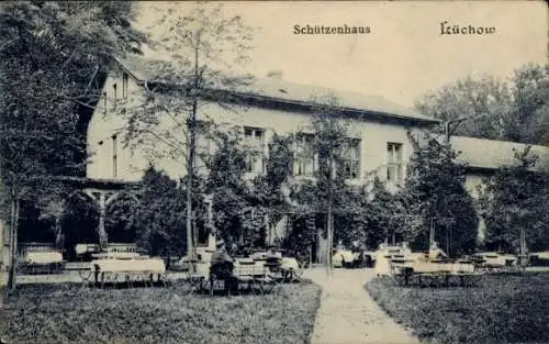 Ak Lüchow im Wendland, Schützenhaus, Garten mit Tischen und Stühlen, ruhige Umgebung