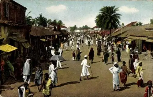 Ak Chennai Madras Indien, street, natifs, palm trees, umbrella