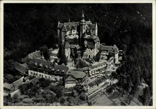 Ak Lauenstein Ludwigsstadt, Blick auf die Burg mit Autohotel, Fliegeraufnahme