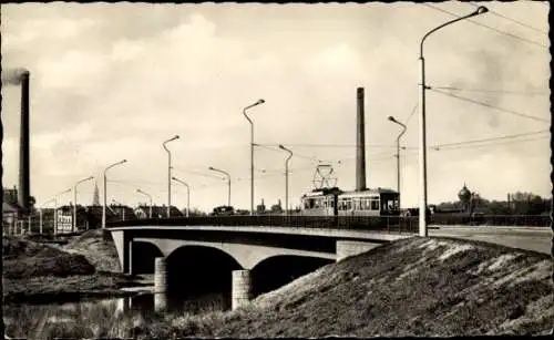 Ak Zwickau in Sachsen, Schedewitzer Brücke, Straßenbahn