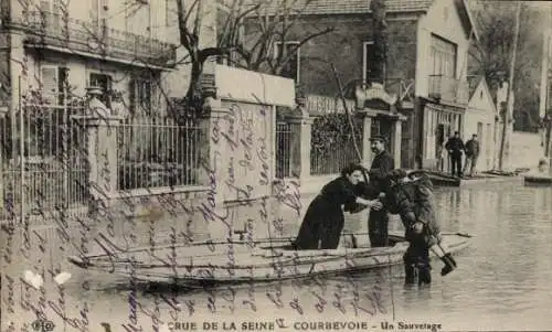 Ak Courbevoie Hauts de Seine, Crue de la Seine, Un Sauvetage, Menschen retten sich in ein Boot