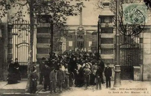 Ak Issy les Moulineaux Hauts de Seine, La Sortie du Petit Moniteur