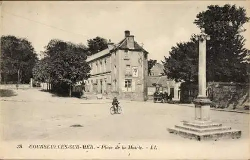 Ak Courseulles sur Mer Calvados, Place de la Mairie