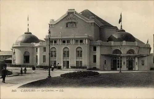 Ak Cabourg Calvados, Casino, Vorplatz